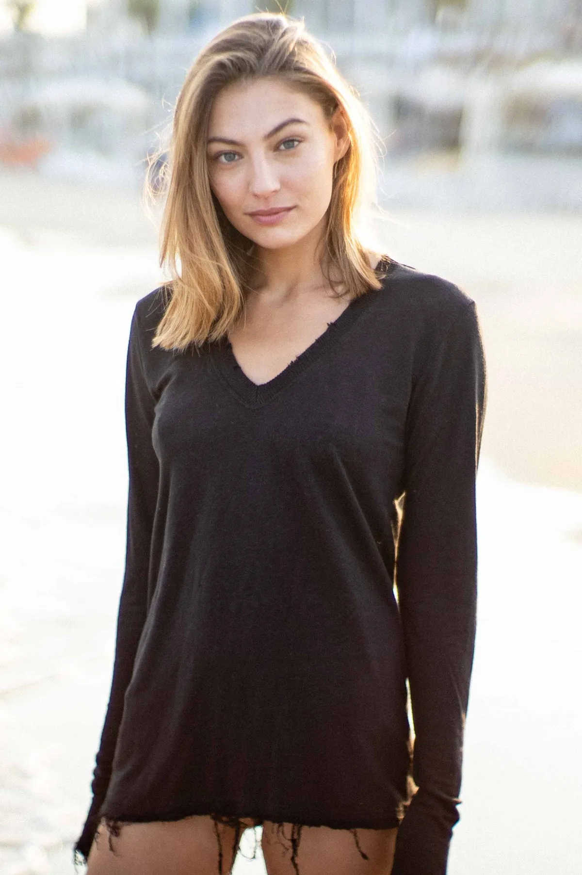 Black V Neck Linen Tee Long Sleeve