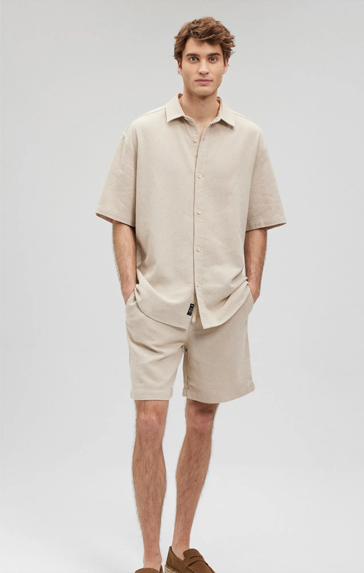 BOXY BUTTON-UP SHIRT IN OYSTER GRAY