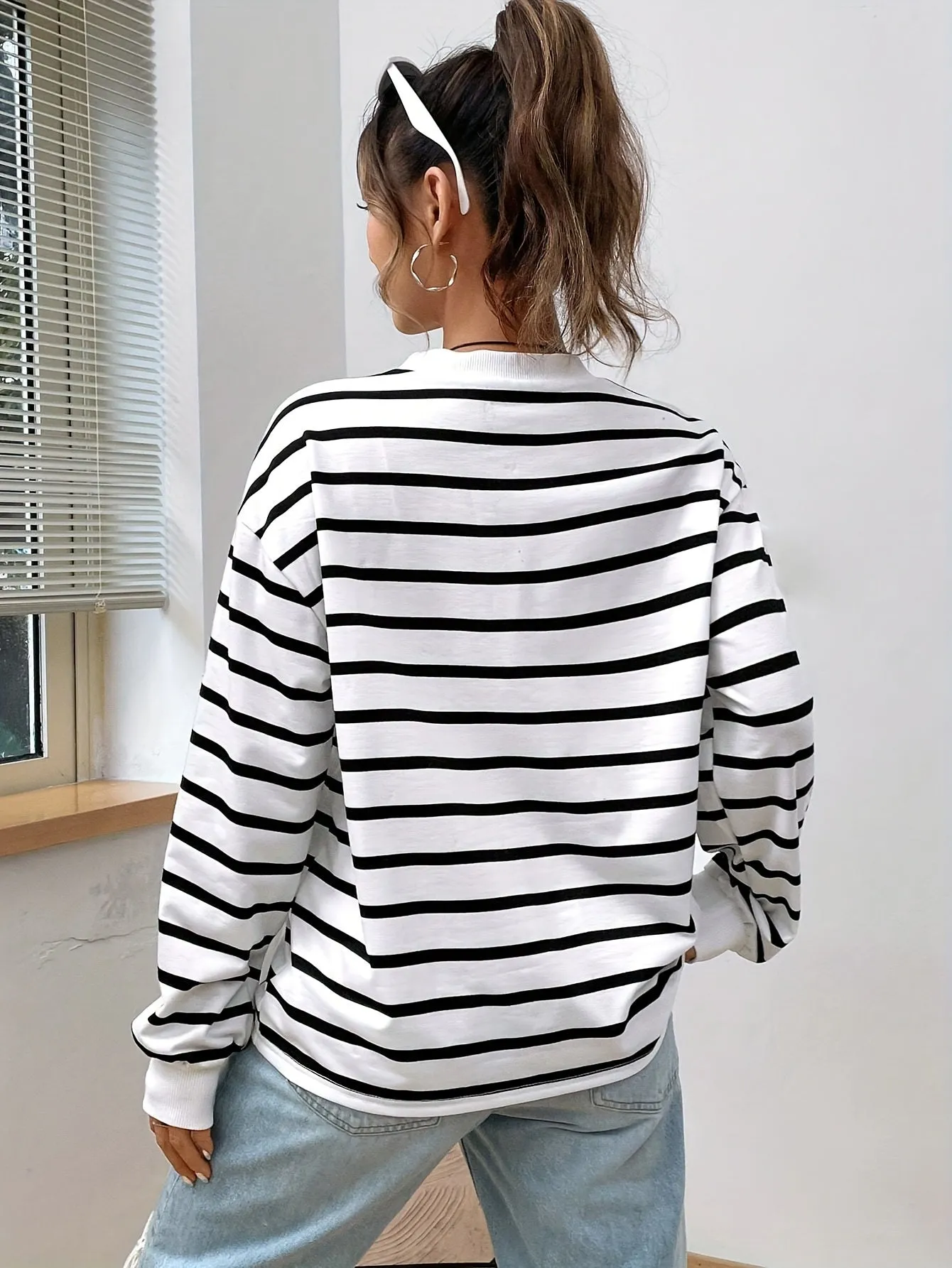 Chic Striped Pullover Sweater - Soft Crew Neck, Fashion Print, Warm Knit - Perfect for Womens Autumn & Winter Style