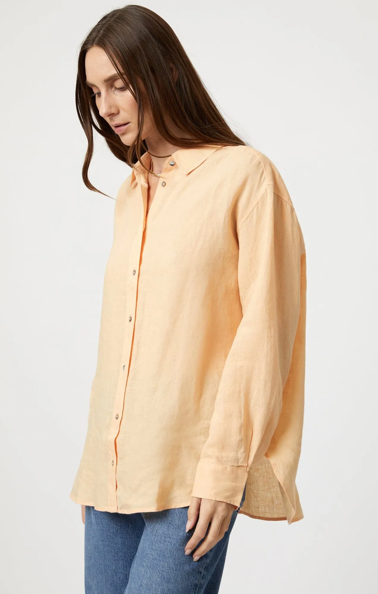 LINEN BUTTON-UP SHIRT IN CARAMEL CREAM