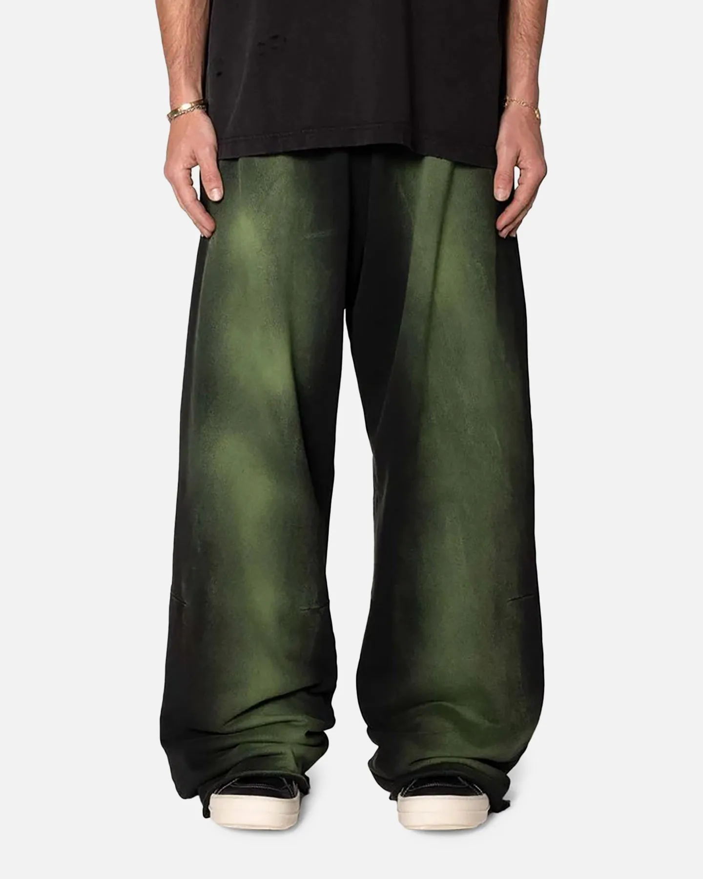 MNML Sprayed Ultra Baggy Sweatpants Olive/Black