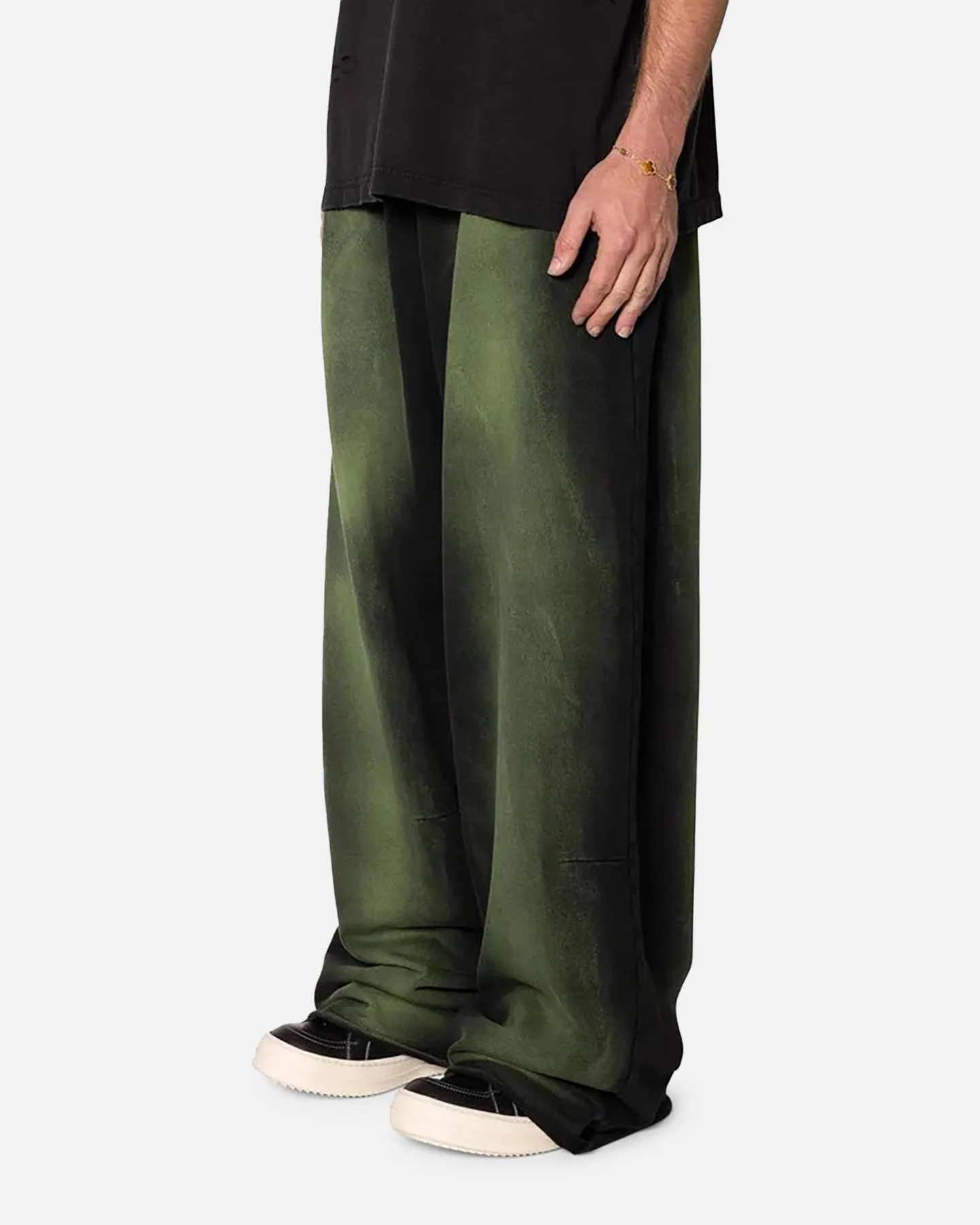 MNML Sprayed Ultra Baggy Sweatpants Olive/Black