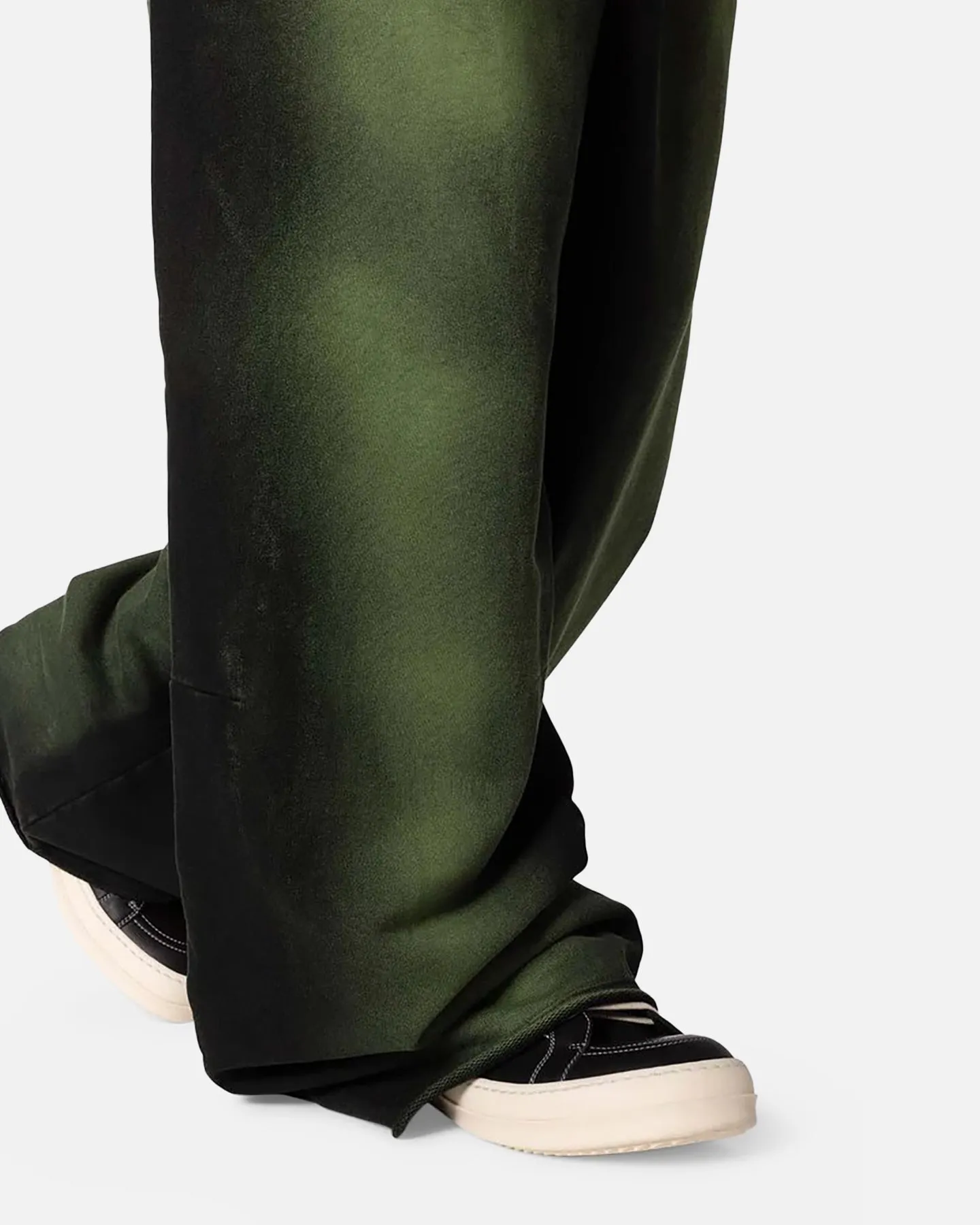 MNML Sprayed Ultra Baggy Sweatpants Olive/Black