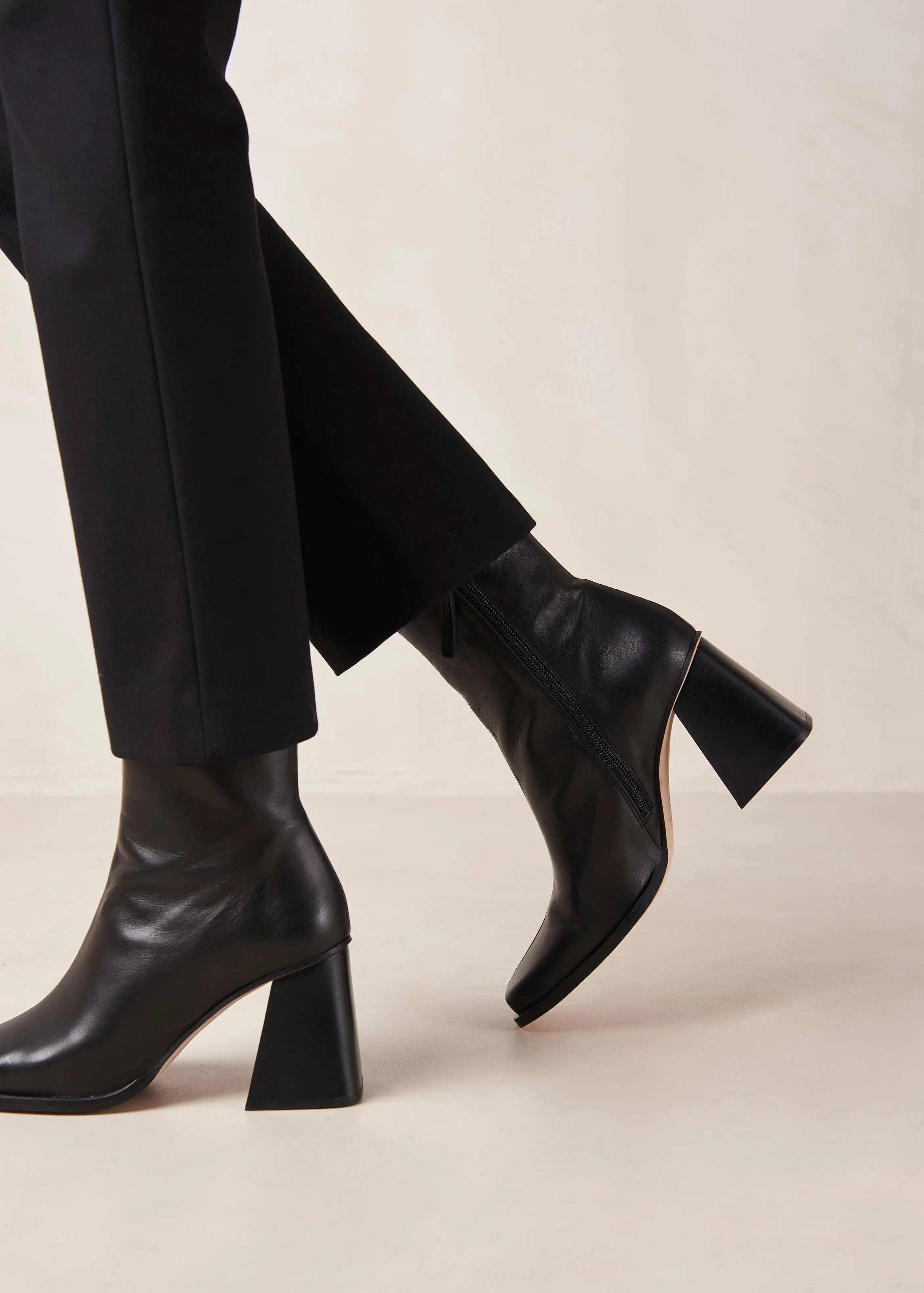 South Leather Ankle Boots Black